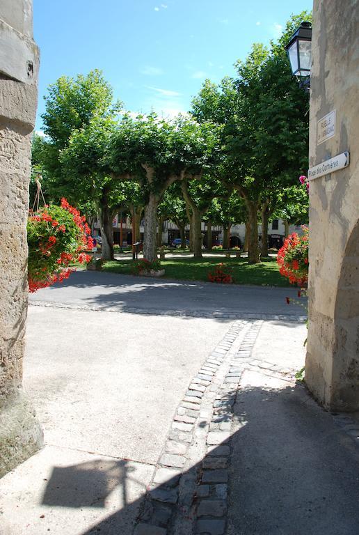 La Maison Des Cornieres Fourcès Kültér fotó